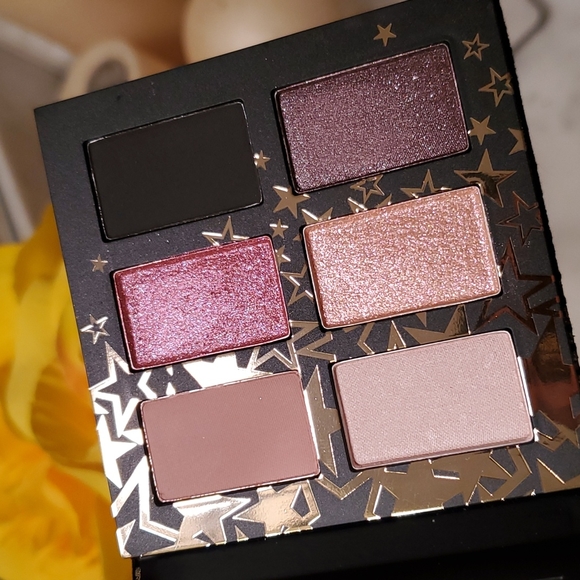 MAC Star-Sighting Eyeshadow palette in Fuchsia - Picture 3 of 4